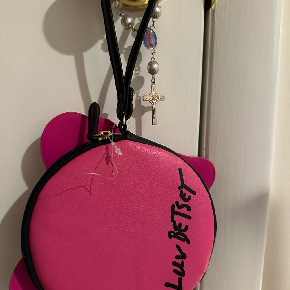 NWT: Betsy Johnson colorful butterfly 🦋 wristlet w/ strap - Picture 3 of 4